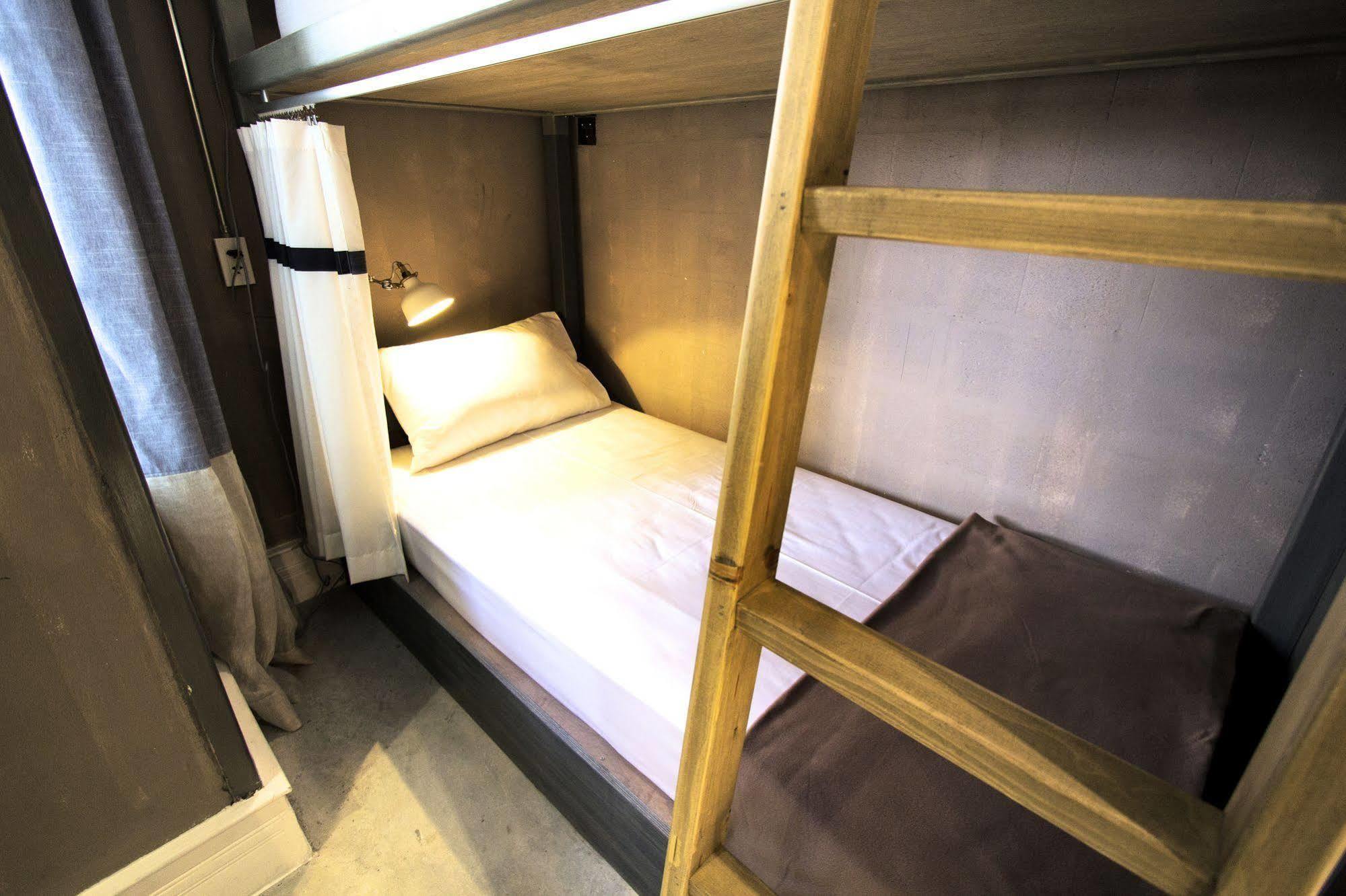 Oneday Hostel Sukhumvit 26 曼谷 外观 照片